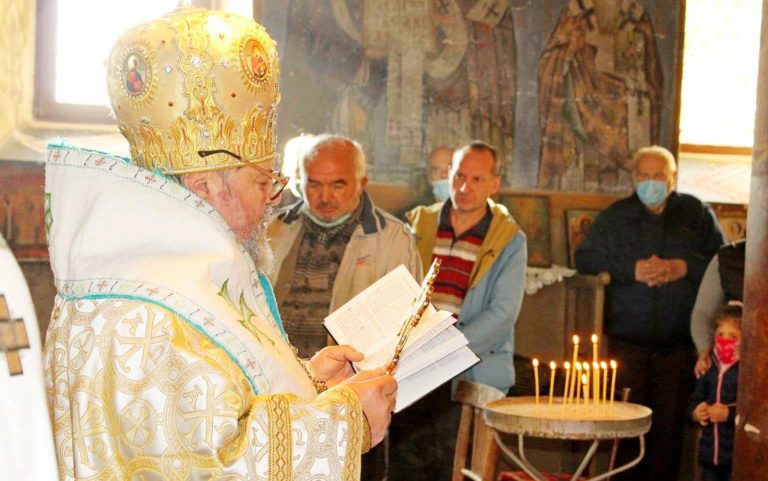Горещи новини | Митрополит Григорий направи Тържественото обновление на изцяло ремонтирания храм в родното си село Козаревец