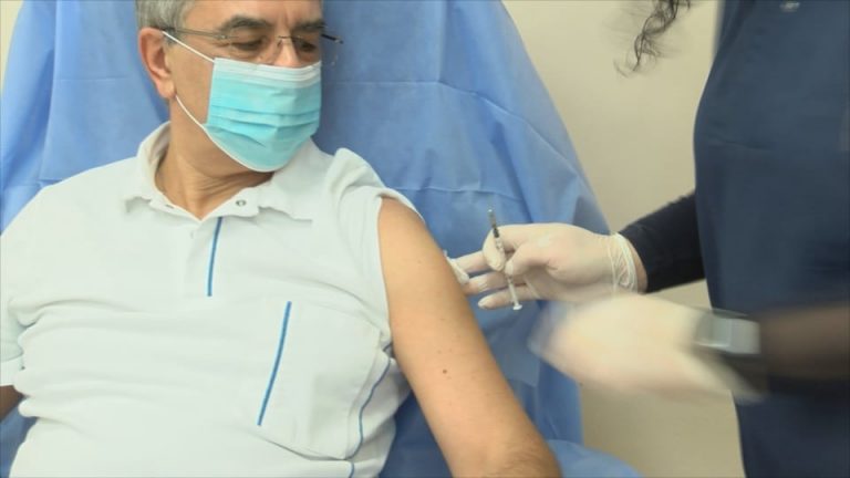 Горна Оряховица | Ваксинираха първите медици в Г. Оряховица