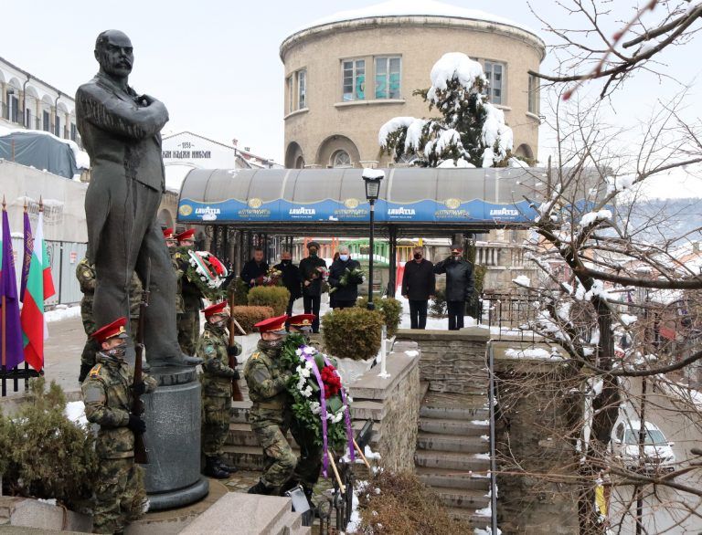 Велико Търново почете своя голям син Стефан Стамболов