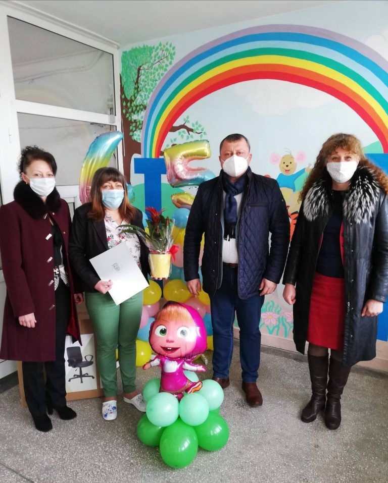 Павликени | Инж. Емануил Манолов поздрави Детска ясла – Павликени за 45 години от основаването й