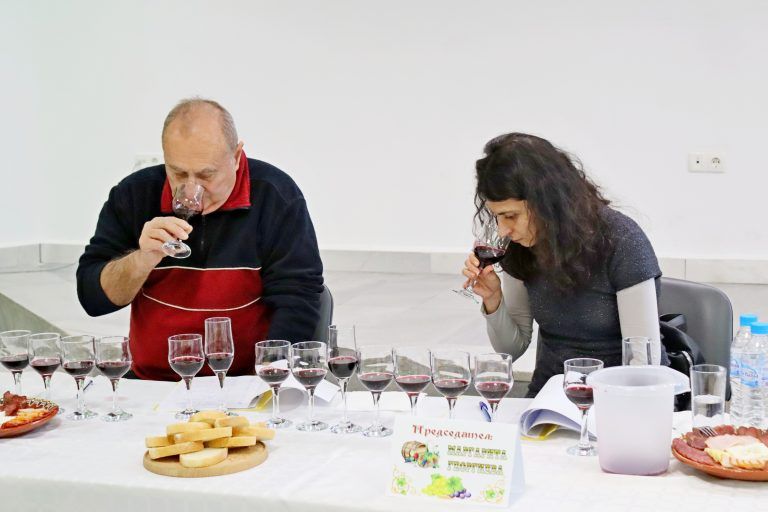 В Лясковска община производители на домашно вино се съревноваваха за приза „Най-добър винар“