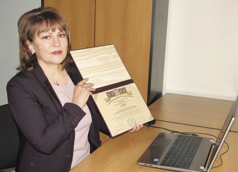Проф. Любомира Попова, преподавател  и кандидат от листата на ГЕРБ-СДС: Проф. Любомира Попова, преподавател  и кандидат от листата на ГЕРБ-СДС:  Българските училища в чужбина  са пазител на националната ни идентичност