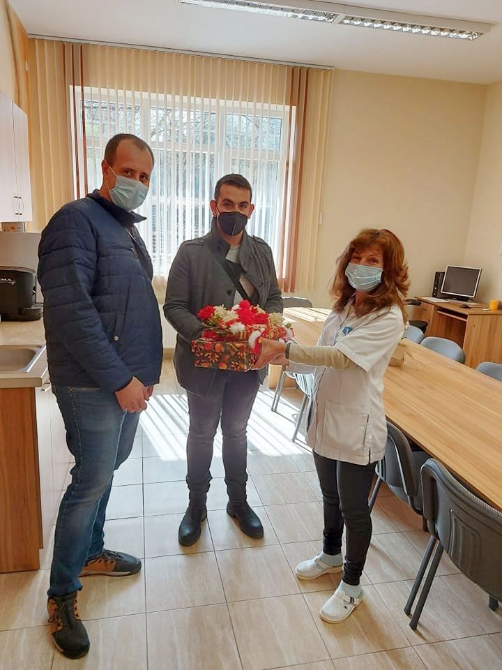 Горещи новини | Мартеници от цяла България участваха в Лясковски конкурс и бяха дарени на болни и възрастни хора