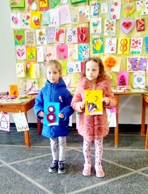 Горещи новини | Над 150 осмомартенски честитки се състезаваха в лясковски конкурс