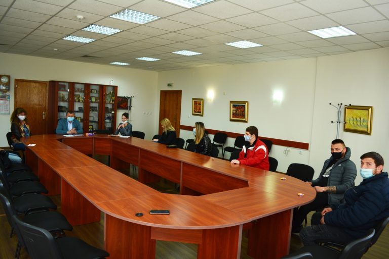 Павликени | Четирима абитуриенти от Павликени получиха подкрепа за бала си