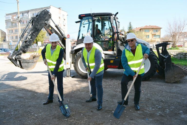 Павликени | Нова фитнес площадка и паркинг с 22 места се изграждат в Павликени