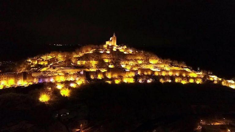 Всяка събота до края на месеца – безплатна прожекция на спектакъла на Царевец