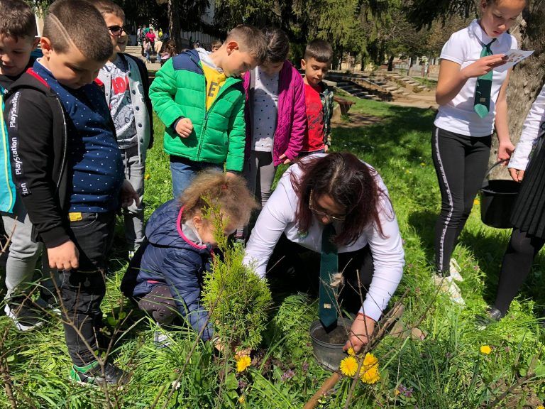 Лясковските деца с разнообразни инициативи по повод Световния ден на Земята