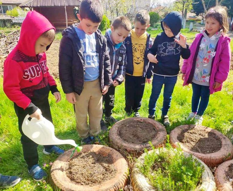 Лясковските деца с разнообразни инициативи по повод Световния ден на Земята