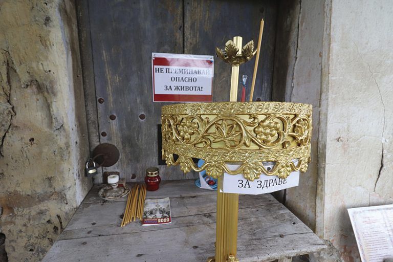 Църквата във Ветринци тъне в разруха