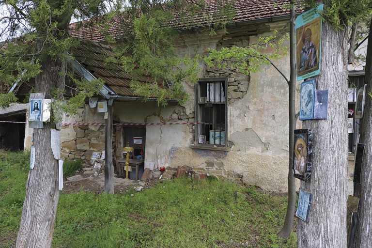 Църквата във Ветринци тъне в разруха