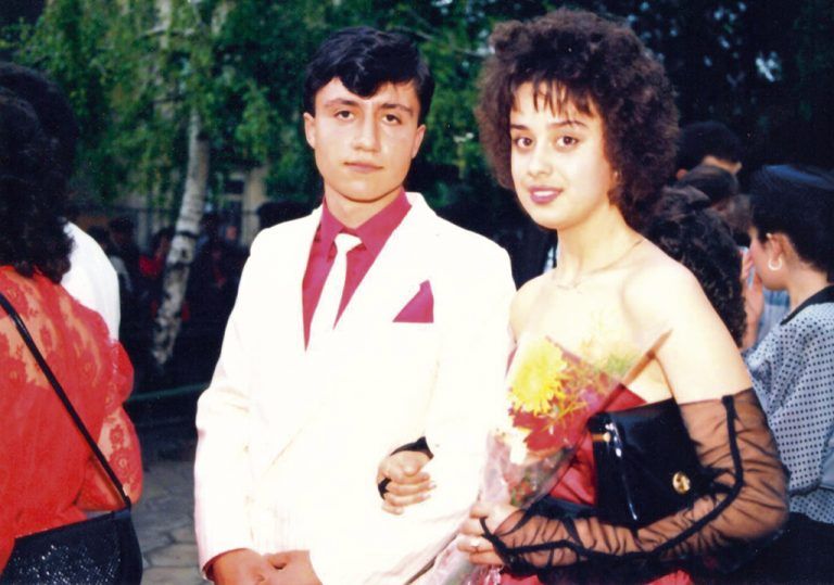 Общество | Купони за кока-кола и принцеси с кайма получил  инж. Eмануил Манолов в абитуриентската си вечер