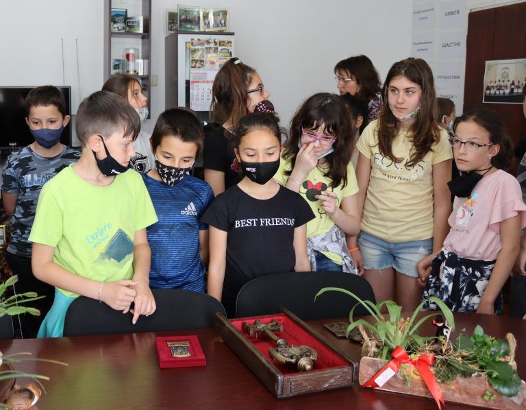 Лясковски ученици изкараха часа си, посветен на местното самоуправление при кмета на Общината