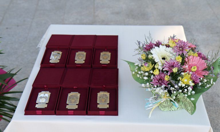 Горещи новини | С връчване на много награди, с музика, танци и светлинен спектакъл бе отпразнуван празникът на Лясковец