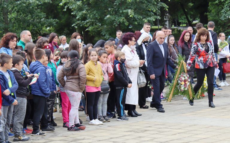 145 години от Ботевата гибел отбелязаха лясковчани