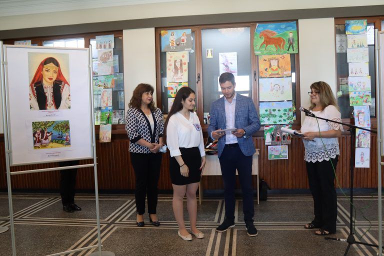 Рекорден брой рисунки участваха в лясковския конкурс „Фолклорните традиции в моя роден край“