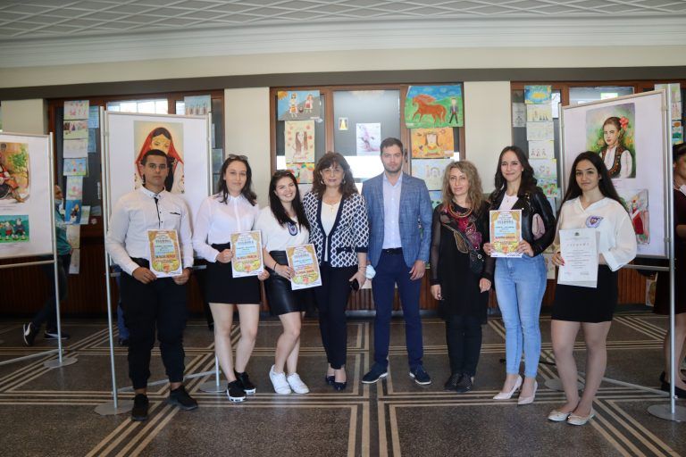 Рекорден брой рисунки участваха в лясковския конкурс „Фолклорните традиции в моя роден край“