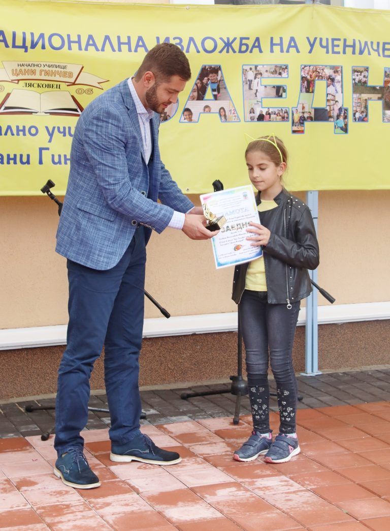 Пета ученическа изложба „ЗАЕДНО“ организираха деца и учители в Лясковското училище „Цани Гинчев“