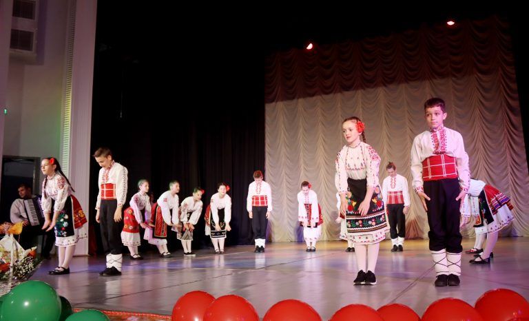 Лясковските танцьори и музиканти изнесоха голям концерт в Деня на българския фолклор