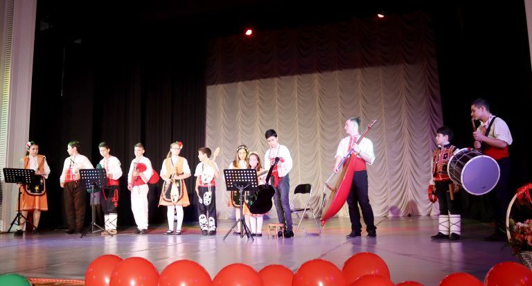 Лясковските танцьори и музиканти изнесоха голям концерт в Деня на българския фолклор