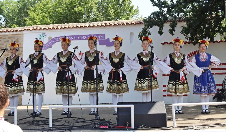 Лауреатска награда спечелиха лясковските деца от „Лудо младо“ на Петропавловския събор