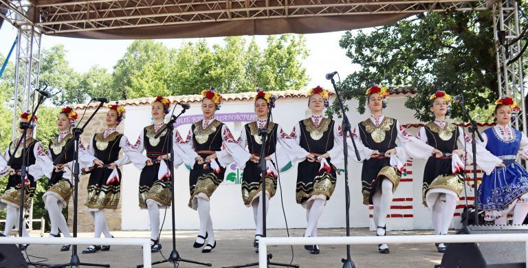 Лауреатска награда спечелиха лясковските деца от „Лудо младо“ на Петропавловския събор