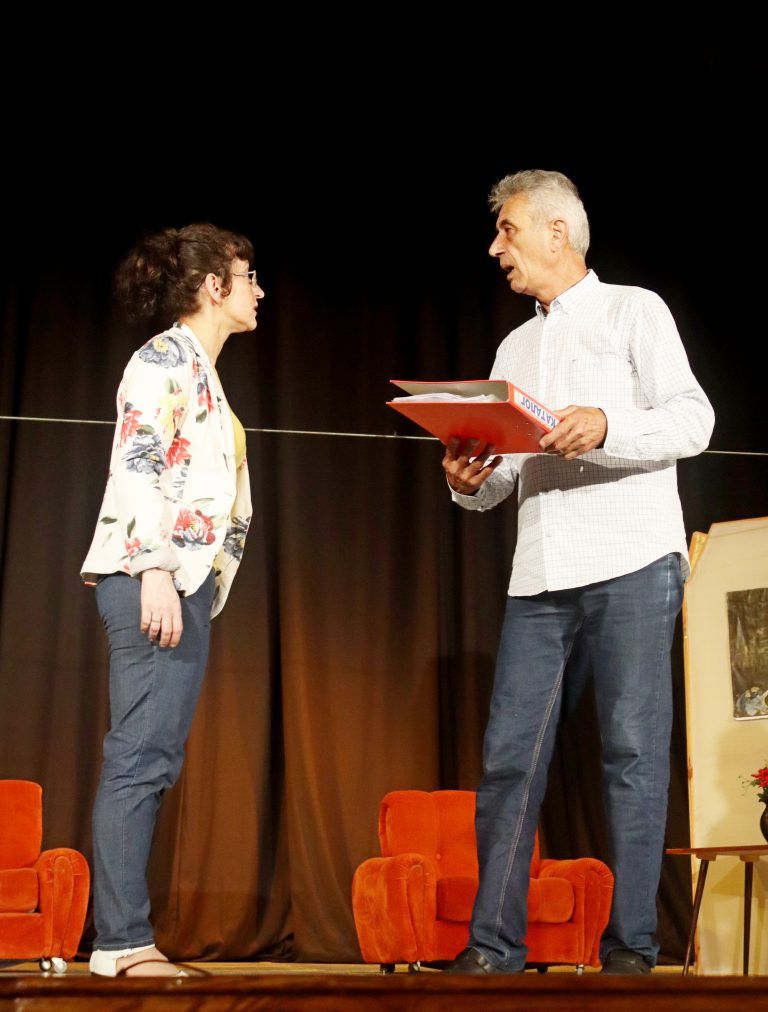 Горещи новини | Комедията „Сводници“ на козаревския театър разсмя лясковчани в навечерието на Петровден