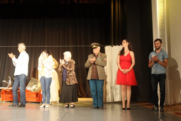 Комедията „Сводници“ на козаревския театър разсмя лясковчани в навечерието на Петровден