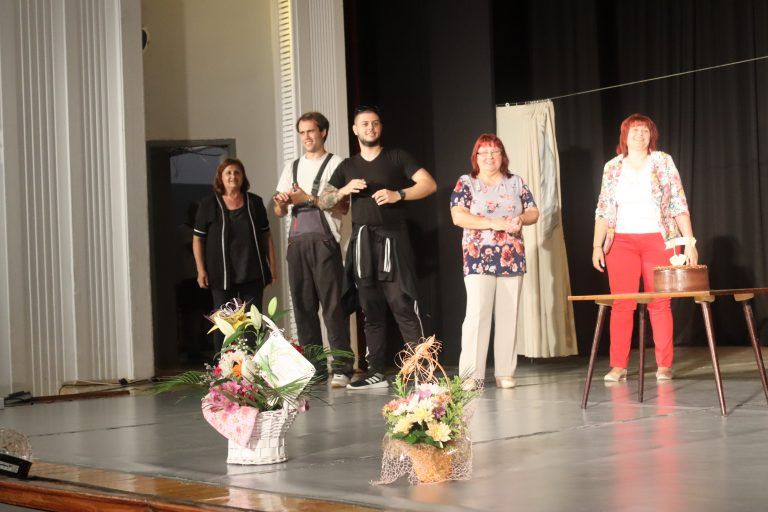 Комедията „Сводници“ на козаревския театър разсмя лясковчани в навечерието на Петровден