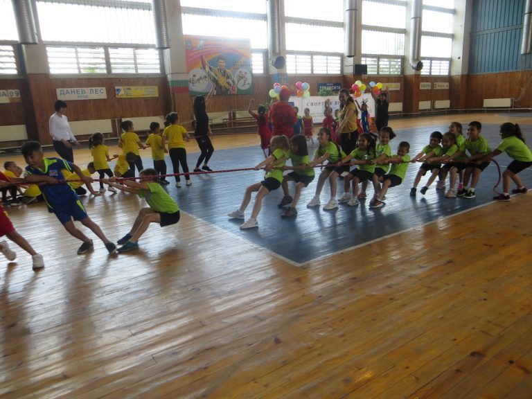Горещи новини | Детски спортен празник в Стражица