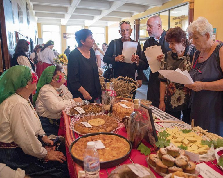 Общество | Празник на хляба  обединява фолклор и кулинария в Ресен