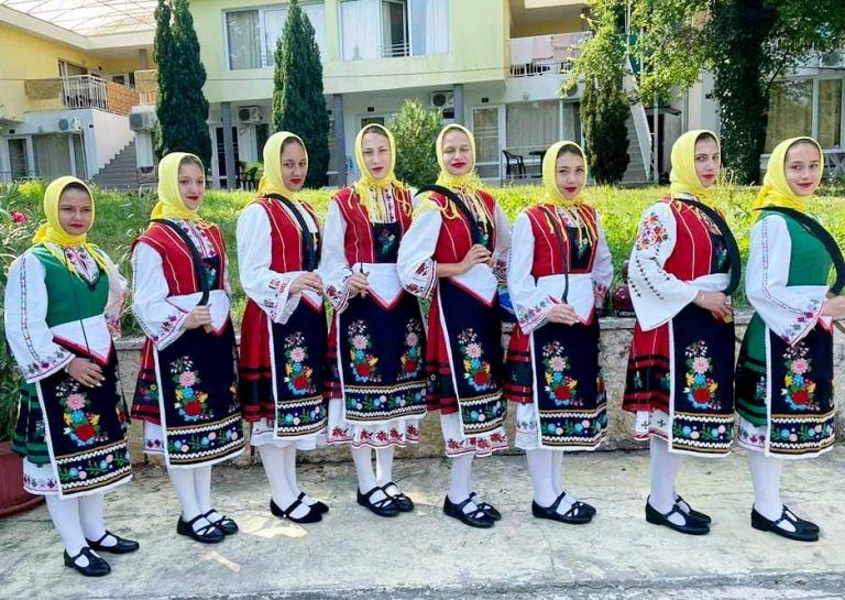 Горещи новини | Музиканти и танцьори от лясковското читалище с награди от фолклорни морски фестивали