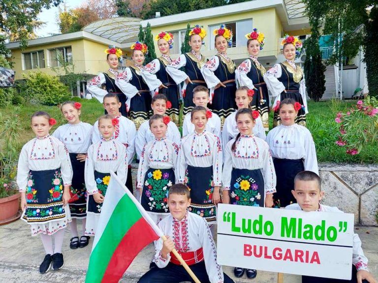 Музиканти и танцьори от лясковското читалище с награди от фолклорни морски фестивали