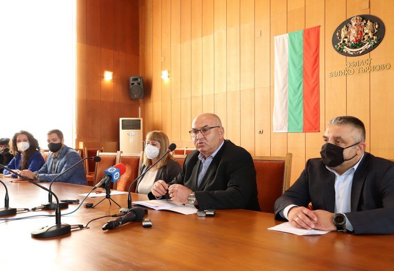 Горещи новини | Ученици от 10 училища в областта  се обучават онлайн заради Covid-19