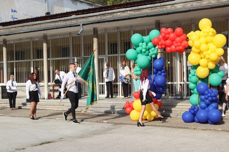 В лясковските училища тържествено бе открита новата учебна година