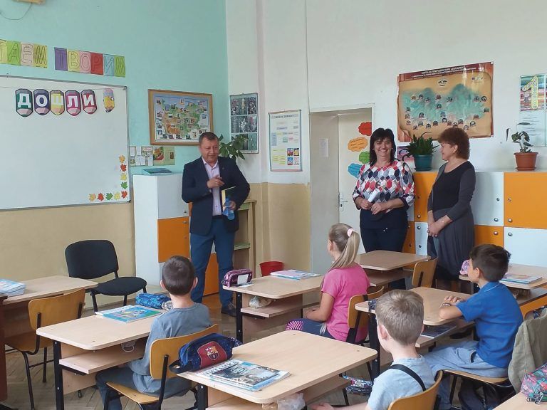 Павликени | Кметът на Павликени се включи в  кампания за насърчаване на четенето