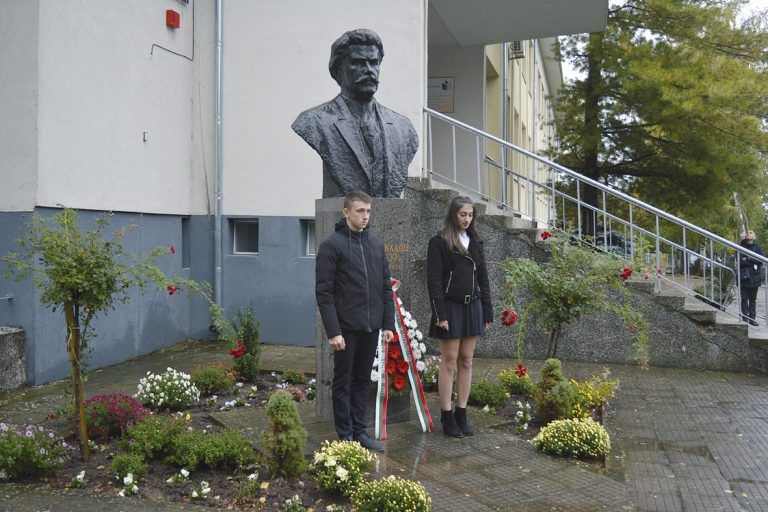 Капсула на времето отвориха в павликенско училище