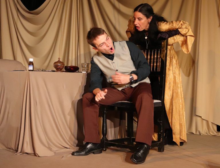 Класиката „На изток от рая“  оживява на търновска сцена