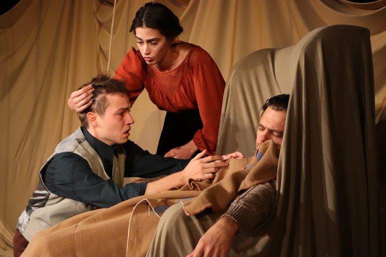 Класиката „На изток от рая“  оживява на търновска сцена