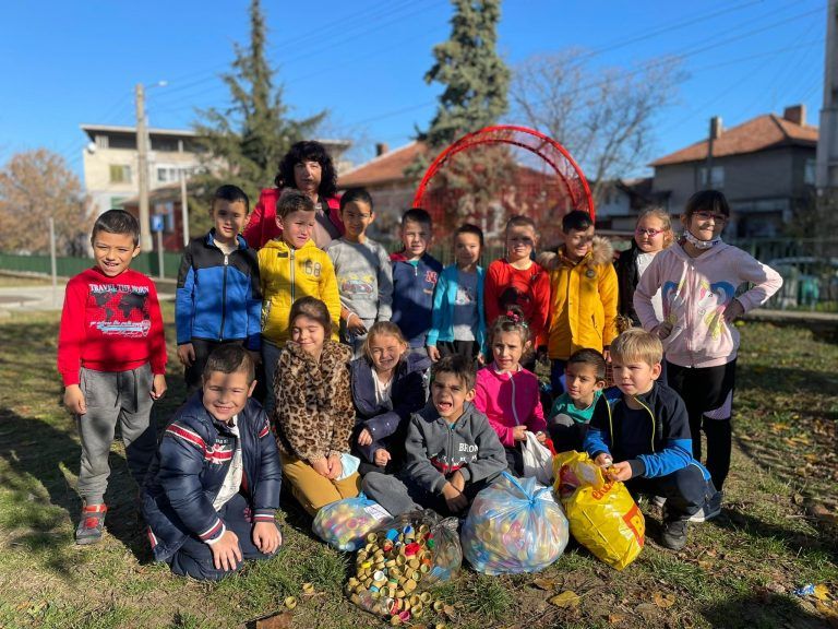 Общество | Сърце за събиране на капачки е поставено в  двора на СУ „Николай Катранов“ в Свищов