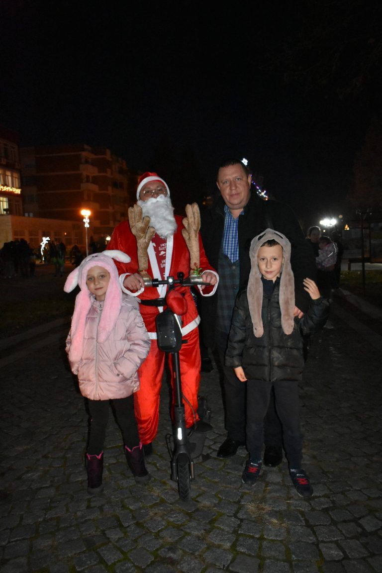 Стражица грейна в коледни светлини