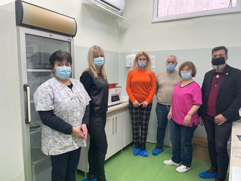 Здраве | Апарат за размразяване на кръвна плазма  подариха ротарианците на областната болница