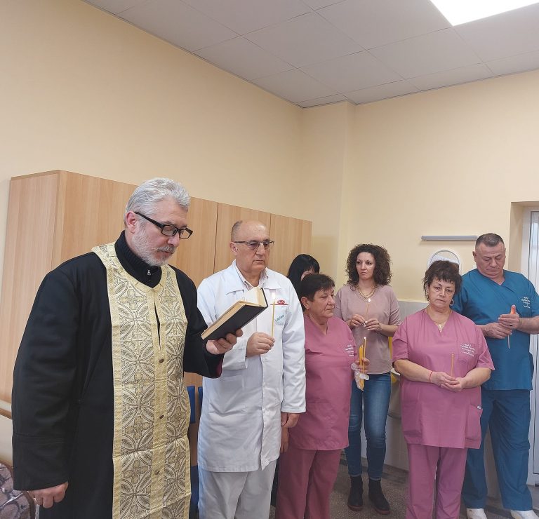 Отбелязаха Бабинден в МБАЛ “Св. Иван Рилски”