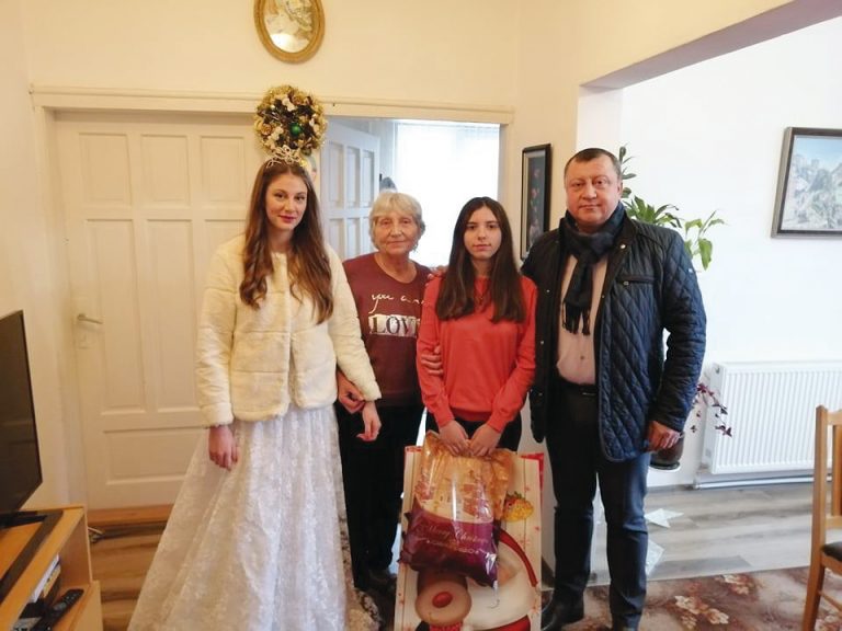 Павликени | 41 деца в приемни семейства с  подаръци от кмета на Павликени