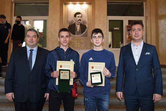 Горещи новини | В Г. Оряховица отличиха деца за добрите им дела