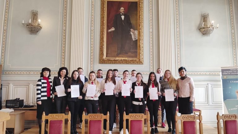Свищов | Търговската гимназия в Свищов отбеляза 137-мата си годишнина