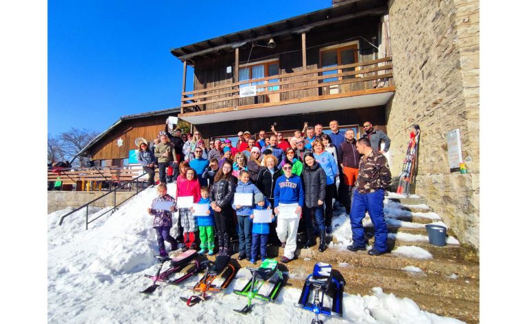 Елена | Десетки се събраха на празник край хижа „Чумерна“