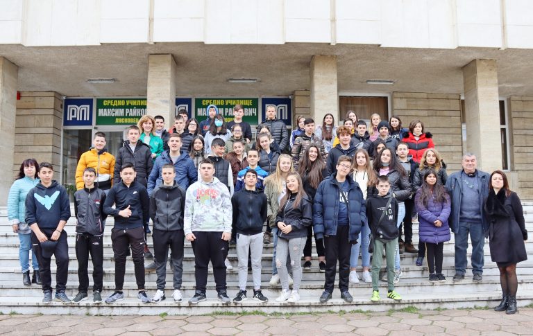 Учениците от Лясковска община засаждаха дръвчета в Световния ден на водата