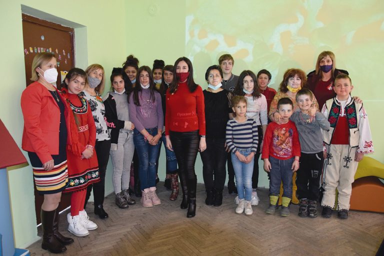 Елена | Два нови кабинета откриха в училището в Елена