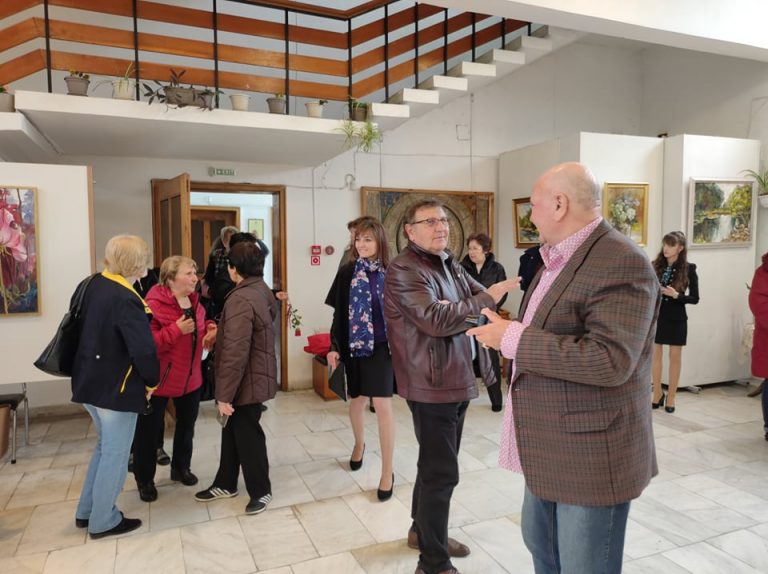 Адвокат, майстор на четката, с пролетна изложба в Павликени
